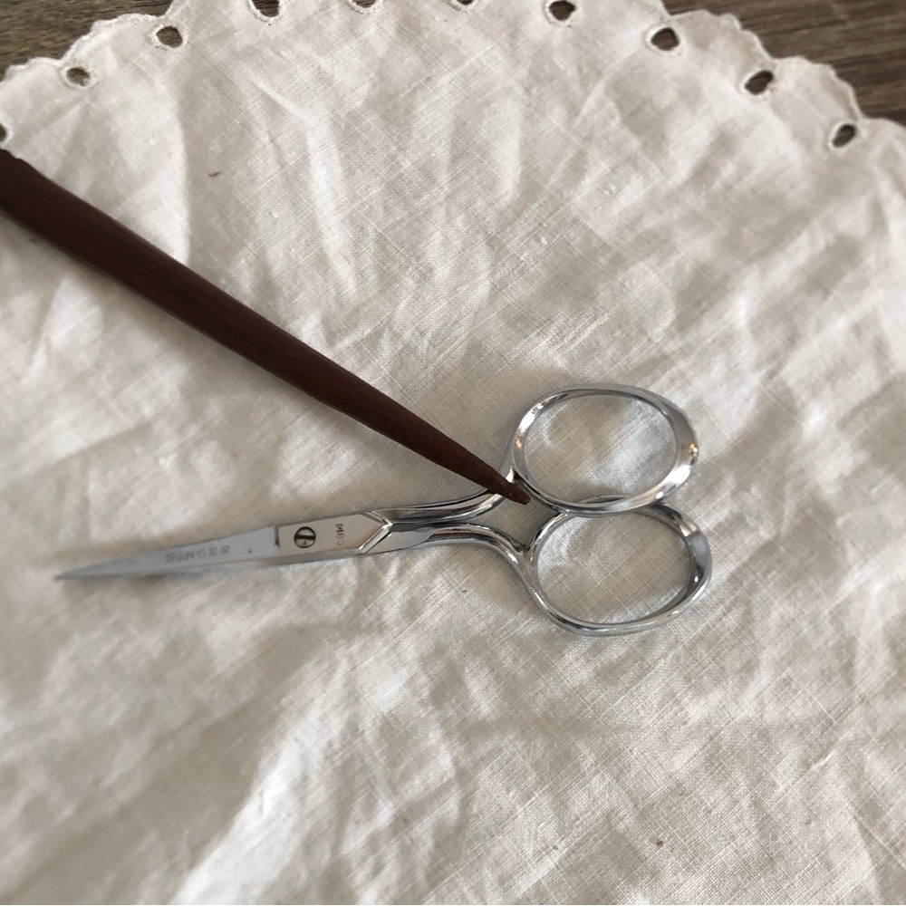 Vtg Singer Embroidery Scissors - Picture 5 of 6